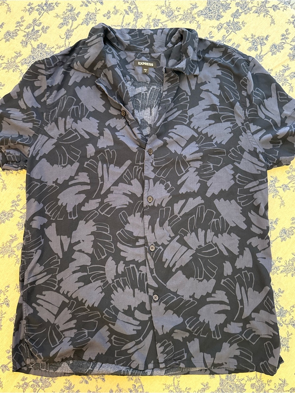 Express Men's Short-Sleeve Navy Printed Button-Up Shirt